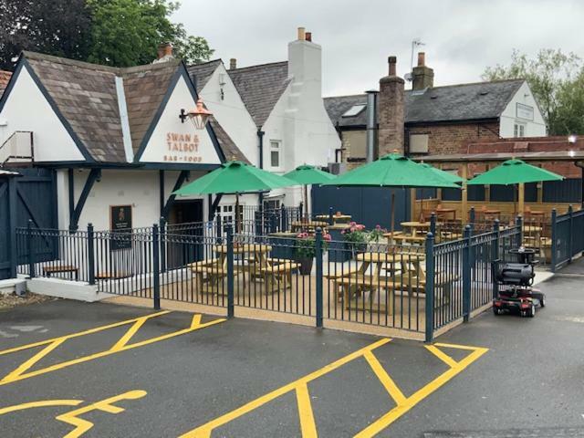 Swan & Talbot Inn 웨더비 외부 사진