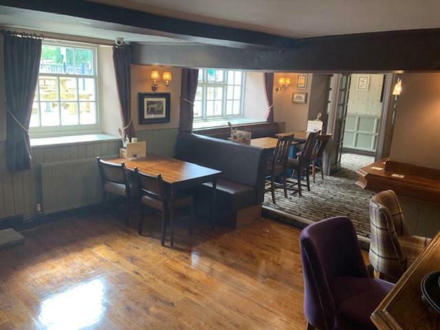 Swan & Talbot Inn 웨더비 외부 사진