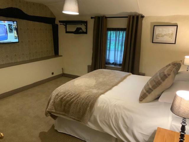 Swan & Talbot Inn 웨더비 외부 사진